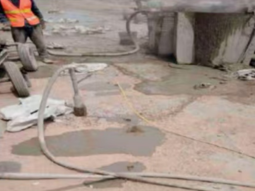 福山镇水泥混凝土路面板底注浆技术 路面脱空注浆整治方案